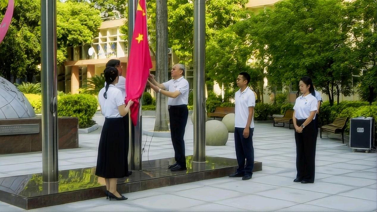 广州能源所举行庆国庆升国旗仪式